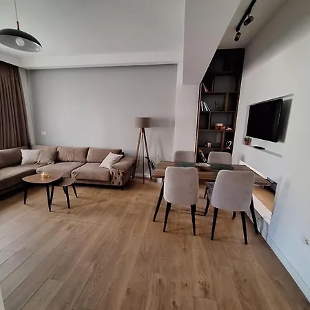 Center Apartment *